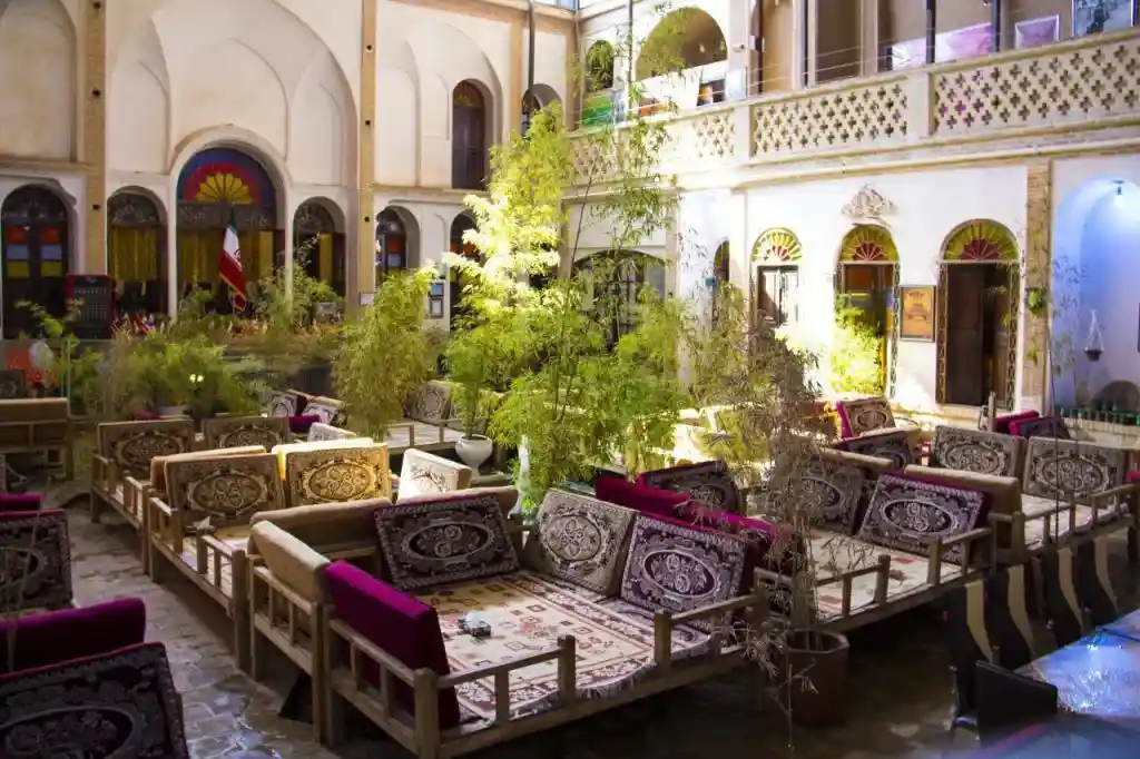 کاشان گردی در یک روز- رستوران عباسی