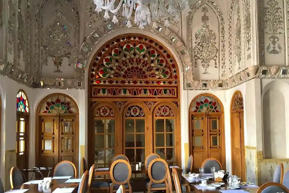 کاشان گردی در یک روز- رستوران تالار آینه