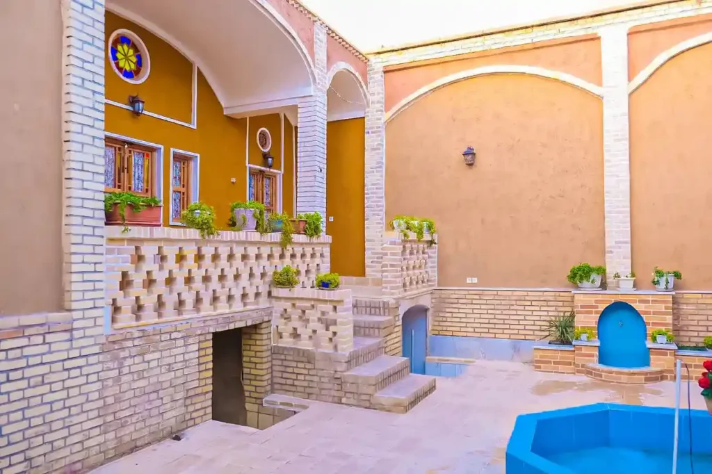 در کاشان کجا صبحانه بخوریم- اقامتگاه بوم‌گردی ترنج کاشان