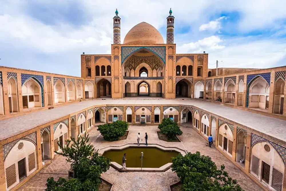 در کاشان کجا صبحانه بخوریم؟ معرفی بهترین کافه‌ها و رستوران‌ها