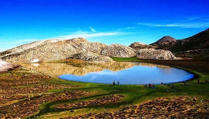 1. جاهای طبیعی و خنک اطراف شیراز برای تابستان _ دریاچه برم فیروز