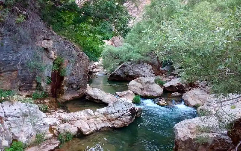 11. تجربه‌های خاص اطراف شیراز در تابستان _تنگه تیزاب