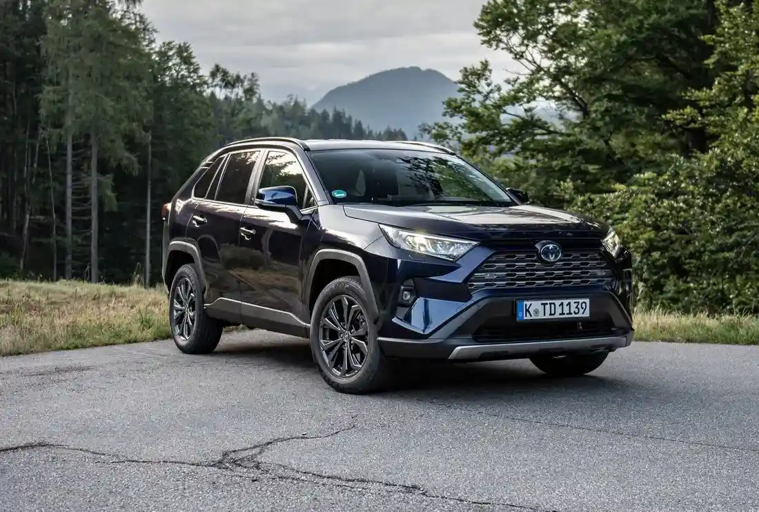 İran'da Araç Kiralama Toyota RAV4