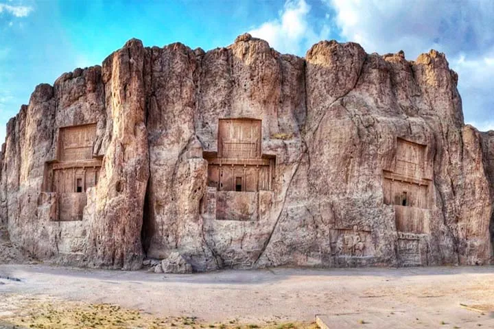 9. مکان‌های تفریحی و تاریخی اطراف شیراز _ نقش رستم