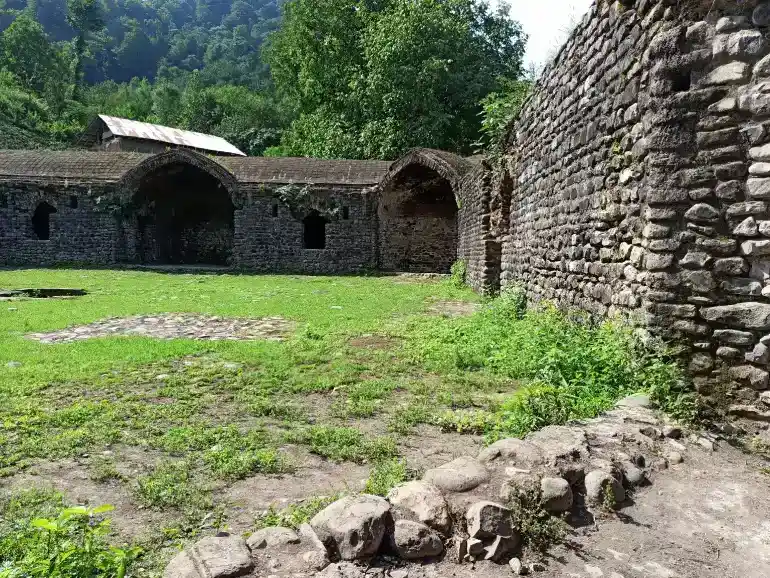 14. جاذبه‌های تاریخی و فرهنگی گیلان _ کاروانسرای تی‌تی