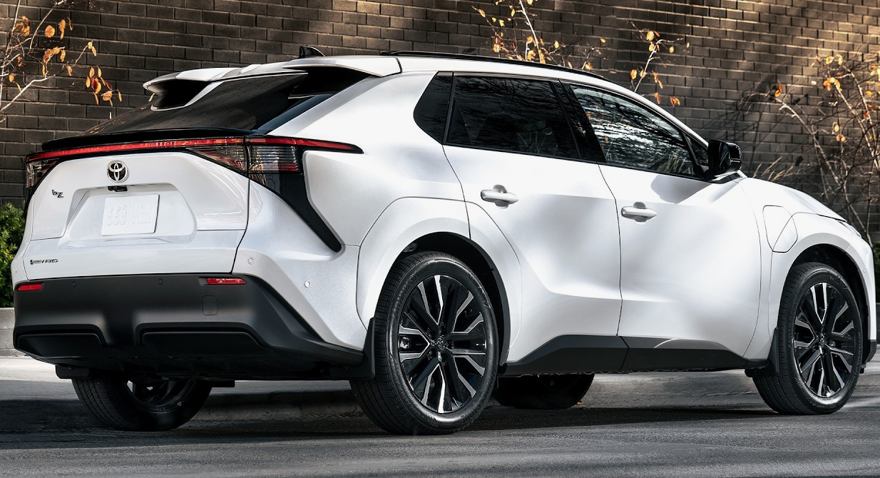 تویوتا bZ Compact SUV