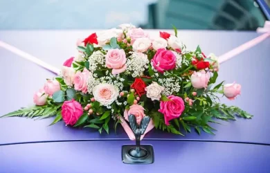 راهنمای تزیین ماشین عروس با گل رز+20 ایده تزیین با گل رز